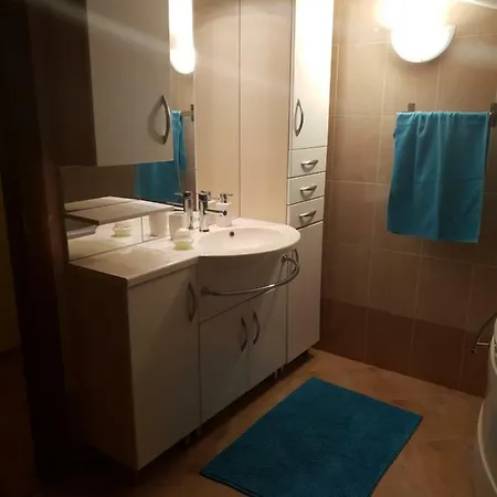Sara's * Secovlje